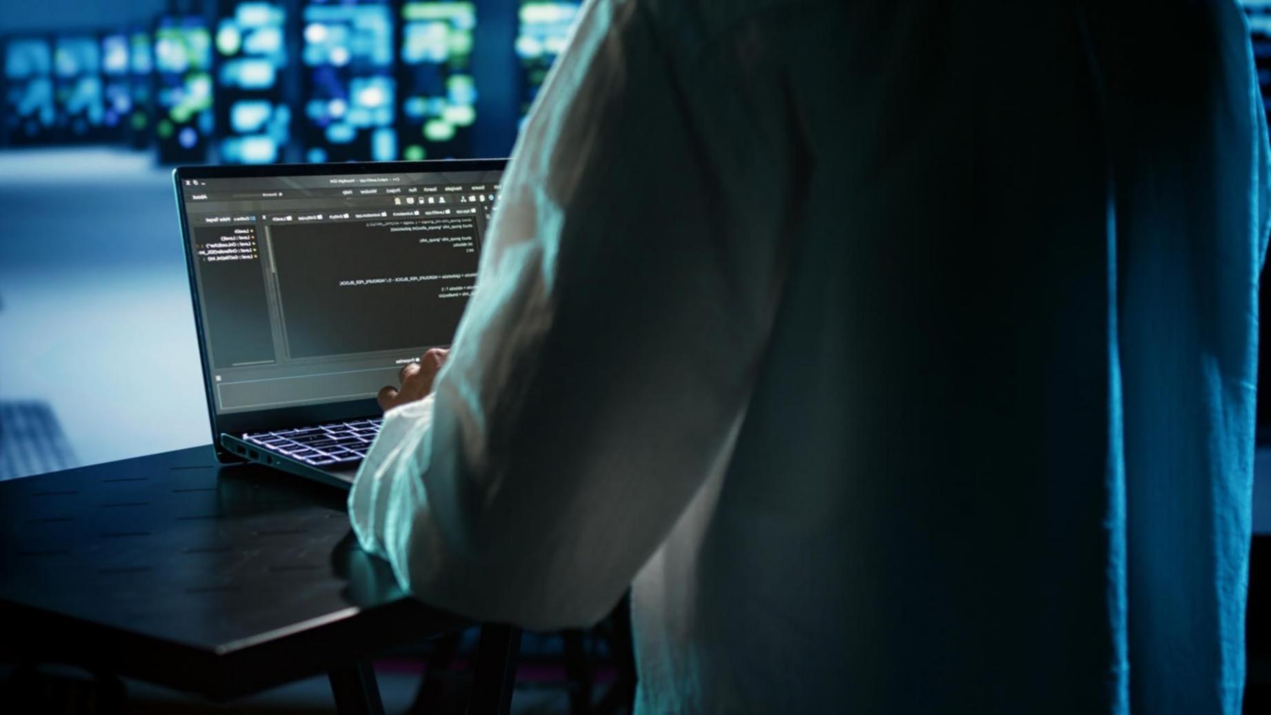 Espace de travail moderne avec ordinateur et création de site web